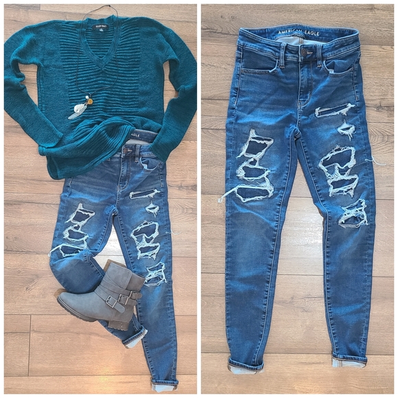 Hardly Worn- AMERICAN EAGLE- Cozy Next Level Stretch Hi-Rise Patched Jeans- Sz 2 - Picture 2 of 4